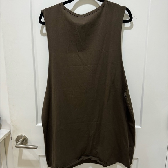 ALO society raw edge tank in espresso - Picture 2 of 3